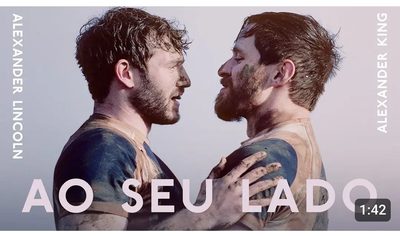 Capa da miniss&eacute;rie Ao Seu Lado